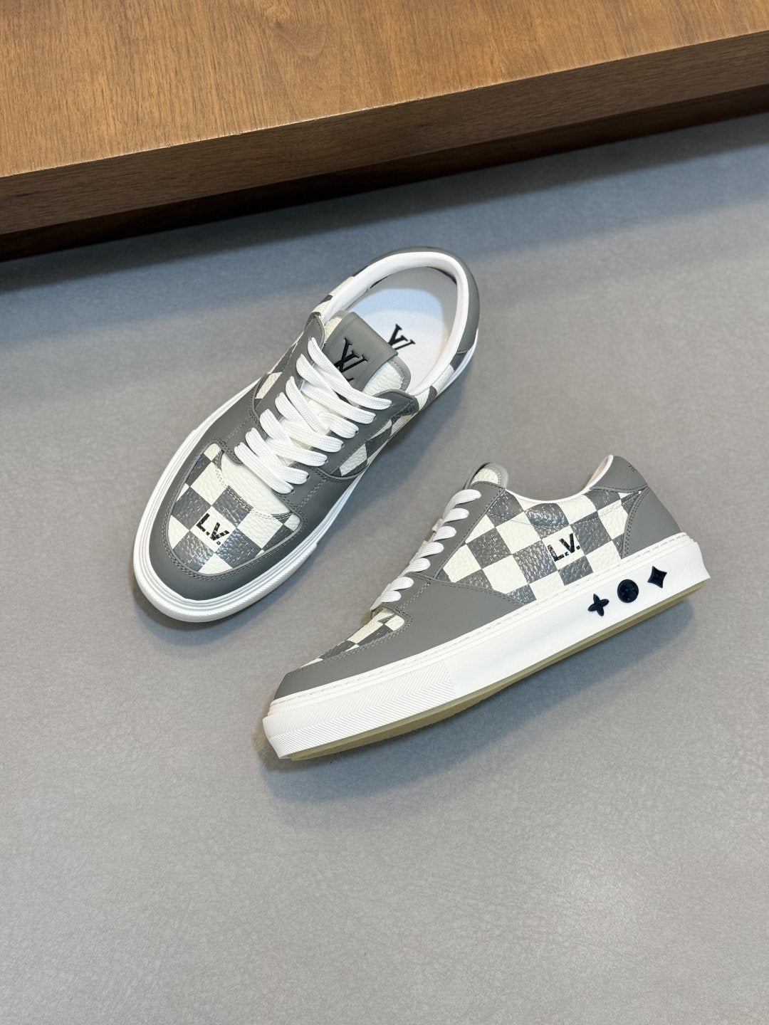 Louis Vuitton Checkerboard Low-Top Sneakers — front