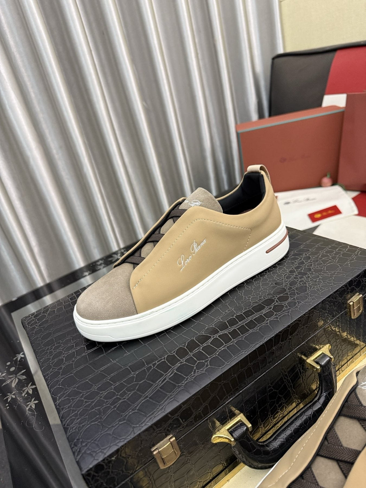 微商相册测试鞋子-Loro Piana Logo Slip-On Sneakers — front